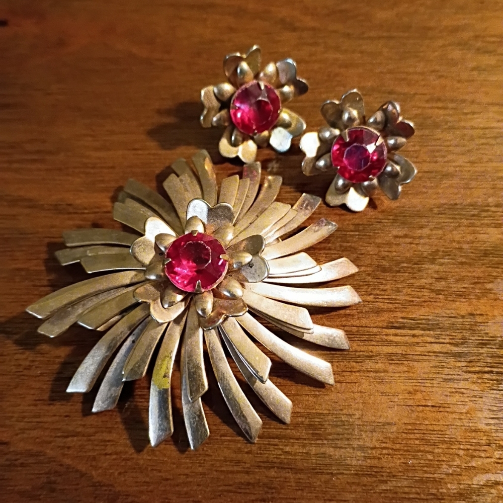 Vintage Brooch And Earrings Red Rhinestone Has Flaws.